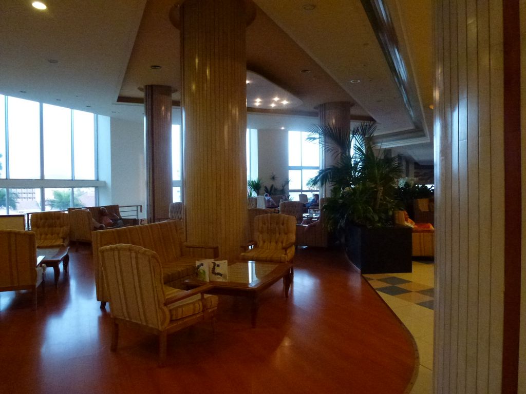 p1010788_hall_1.jpg